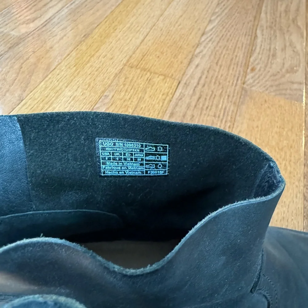 UGG Womens size 8 Black Ankle Boots - Picture 5 of 8
